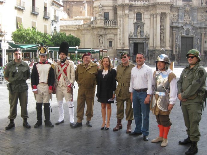 Griegos, romanos, caballeros, tercios y tropas de distintas épocas toman Murcia 