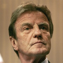 Bernard Kouchner ministro de exteriores de Francia