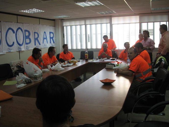 Imagen de uno de los encierros esta semana de trabajadores de Elsur, de El Ejido