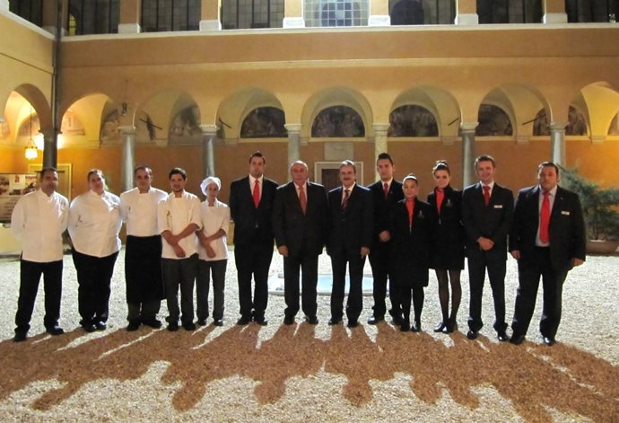 Delegación andaluza en Roma con el embajador de España en Italia, Luis Calvo