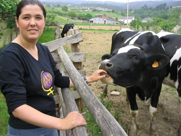 Isabel Vilalba en su explotación de Lourenzá (Lugo)