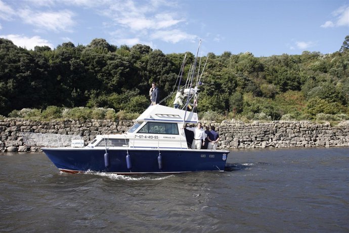 Martín visitando el carril bici de Suances