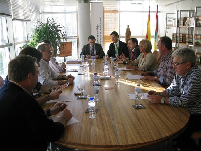 El jurado, durante la deliberación de los premios taurinos de La Rioja