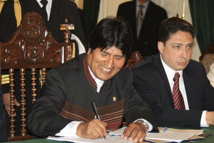 El presidente de Bolivia, Evo Morales, durante la firma de la Ley Antirracista.
