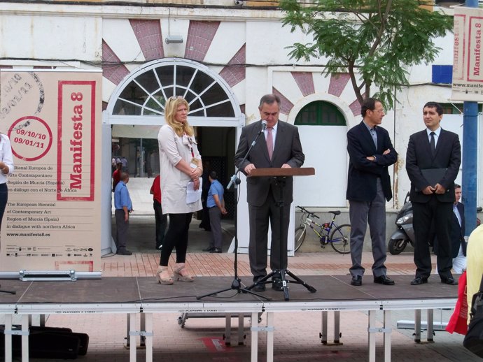 Presentación de la bienal en el Cuartel de Artillería