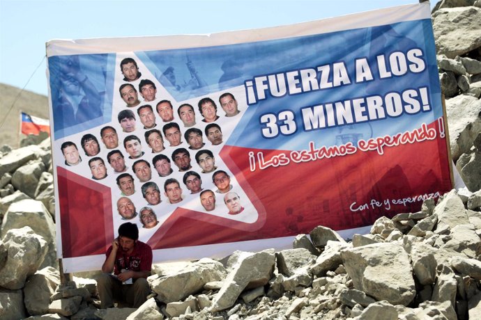 Cartel de apoyo a los mineros de Chile