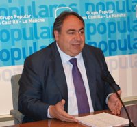 Tirado (PP) califica a Barreda como un "cobarde" que intenta dar  marcha atrás en su muestra de "traición" a Zapatero