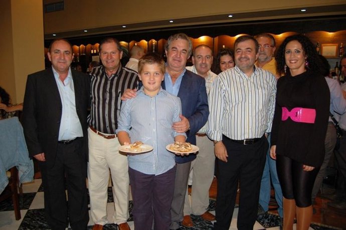 Pendón y el alcalde de Pizarra asisten a la Ruta de la Tapa