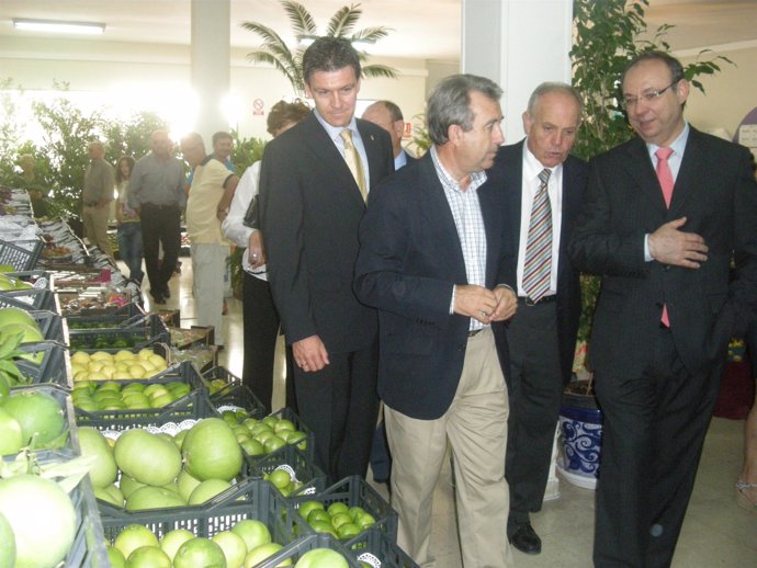 El consejero Cerdá clausura la exposición 'Uva de mesa y productos agrarios del 