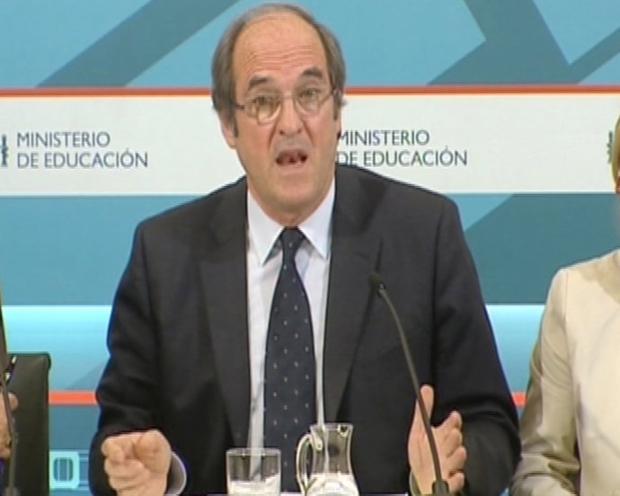 Gabilondo cuestiona los colegios bilingües