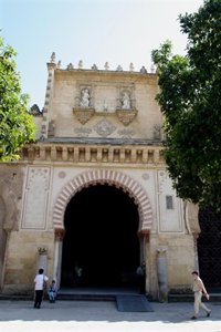 Junta Islámica cree reaccionaria la postura del obispo al pedir que a la mezquita se le llame catedral