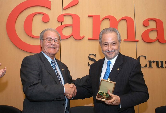 LA CÁMARA LAMENTA EL FALLECIMIENTO DE ADÁN MARTIN , CUYA LABOR RECONOCIÓ