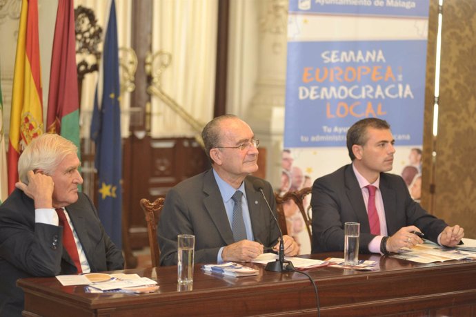 Motta, De la Torre y Andrade en la presentación de la Semana Europea de la Democ