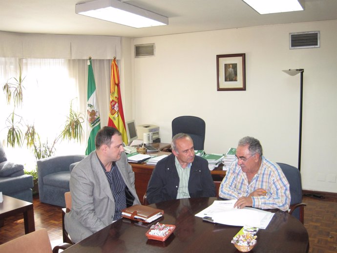 El delegado de Agricultura de la Junta en Jaén, Roque Lara, durante la entrega d
