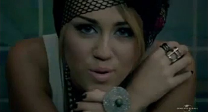 Captura del nuevo vídeo de Miley Cyrus