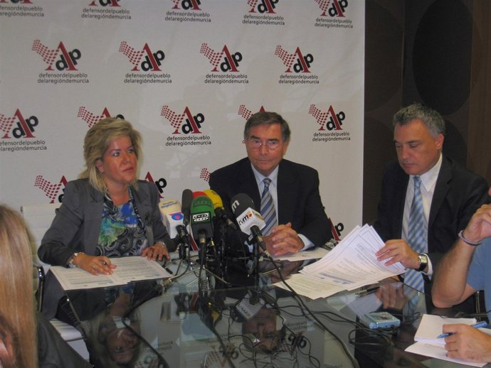 El Defensor del Pueblo de la Región de Murcia, José Pablo Ruiz Abellán, junto co