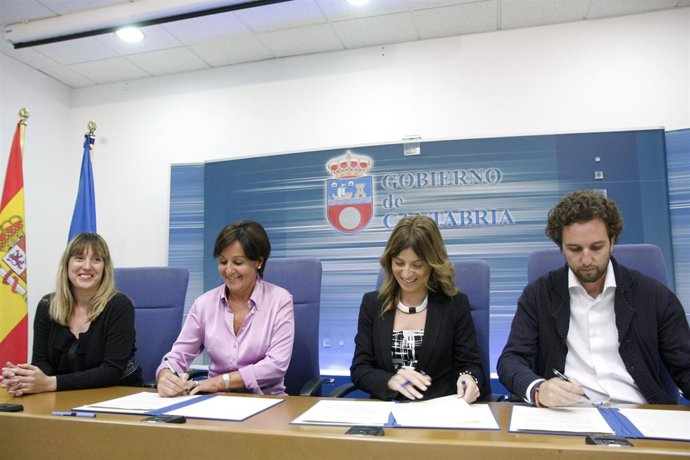 Firma acuerdo Injuve