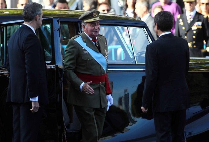 El presidente del Gobierno, José Luis Rodríguez Zapatero, recibe al Rey don Juan
