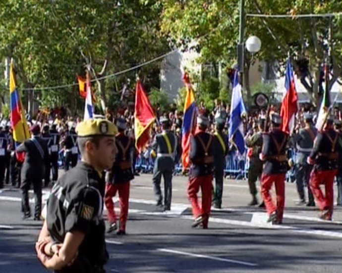 Ausencia de la bandera de Venezuela en desfile