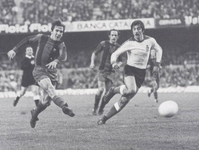 Arteche, en 1977, en el Camp Nou con Sánchez y Clarés, al fondo