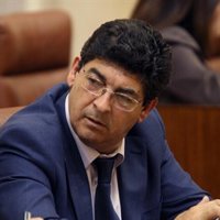 Valderas ve "suicida" la envolvente financiera y advierte de que seguir por ese camino es "una burrada económica"