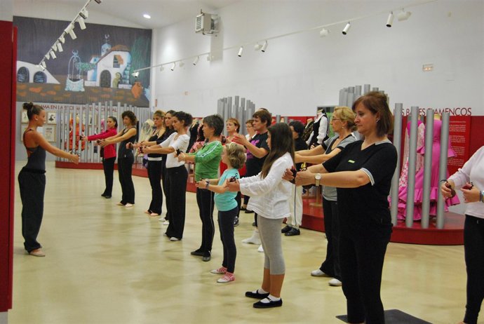 Curso de danza española en el Museo de Mariemma de ïscar (Valladolid).