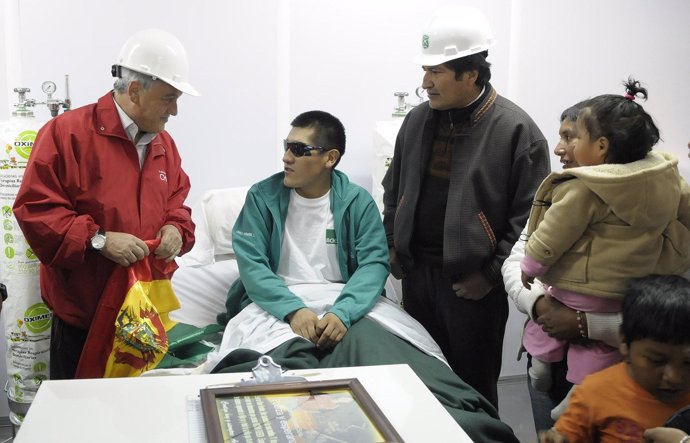 Piñera y Morales en el hospital con el minero Mamani