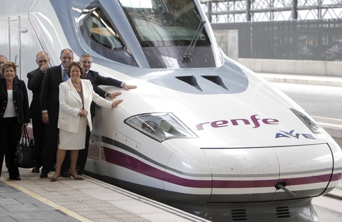 Camps, Barberá y Camps, a la llegada del primer AVE en pruebas con pasajeros a V