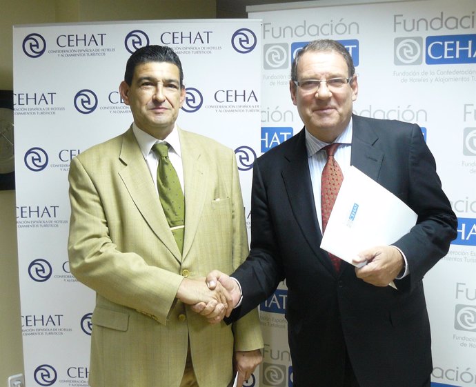 presidente de Cehat, Juan José Molas y  director de la escuela Simone ortega, Va