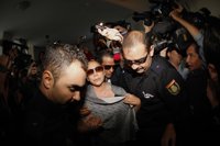 Isabel Pantoja declara ante el juez con el vestido roto por la prensa