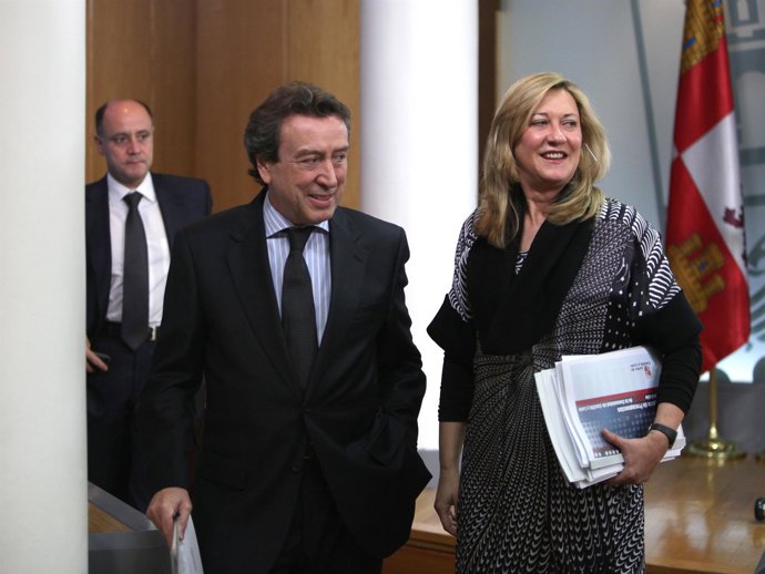 De Santiago-Juárez y Pilar del Olmo en la rueda de prensa del Consejo de Gobiern