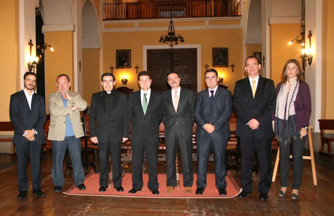 El alcalde tras la firma del convenio