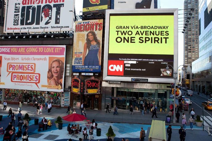 Cartel de la Gran Vía en el centro de Nueva York