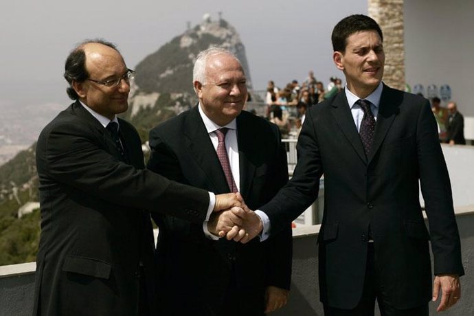 Caruana, Moratinos y Miliband en Gibraltar