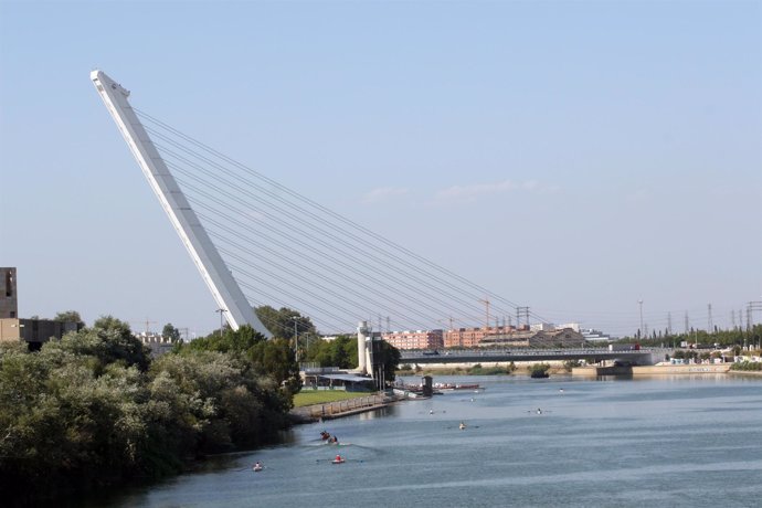 Río Guadalquivir a su paso por Sevilla