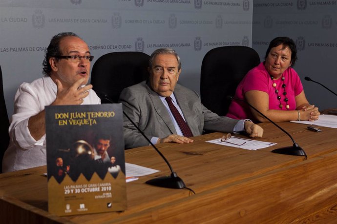 El director de 'Don Juan Tenorio' en Vegueta, Santiago Sánchez, el alcalde de La