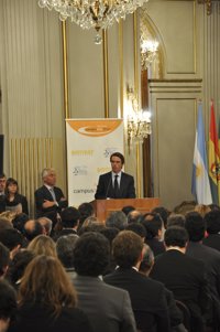 Aznar ve "intolerable" que se "ampare a terroristas"