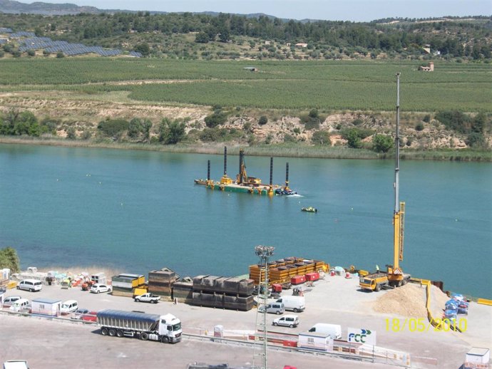 Obras De Descontaminación Del Embalse De Flix (Tarragona)