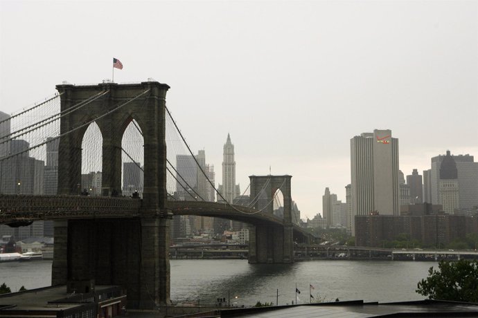 Vista de el puente de Brooklyn en la isla de Manhattan, Nueva York