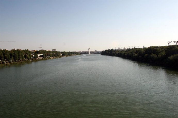 Río Guadalquivir a su paso por Sevilla