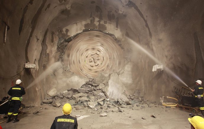 Culmina en Suiza la excavación del túnel más largo del mundo