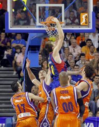 Navarro y Vázquez lideran el triunfo culé