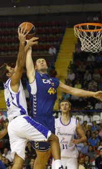 Baloncesto/ACB.- (Crónica) El Cajasol consigue su segunda victoria a costa de un pobre Meridiano Alicante