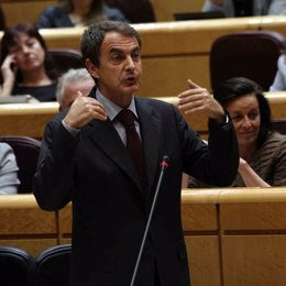 El presidente del Gobierno, José Luis Rodríguez Zapatero, en el Senado