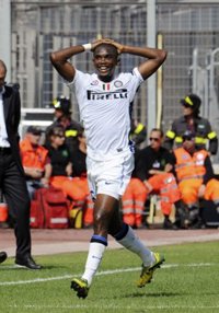 Eto'o silencia los cánticos racistas de la afición del Cagliari