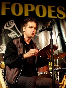 Santiago Auserón en recital