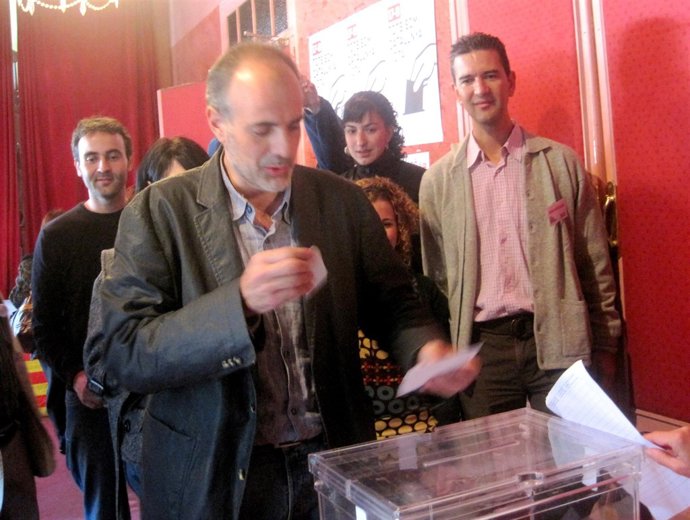 Joan Ridao (ERC) votando en la consulta soberanista de Rubí