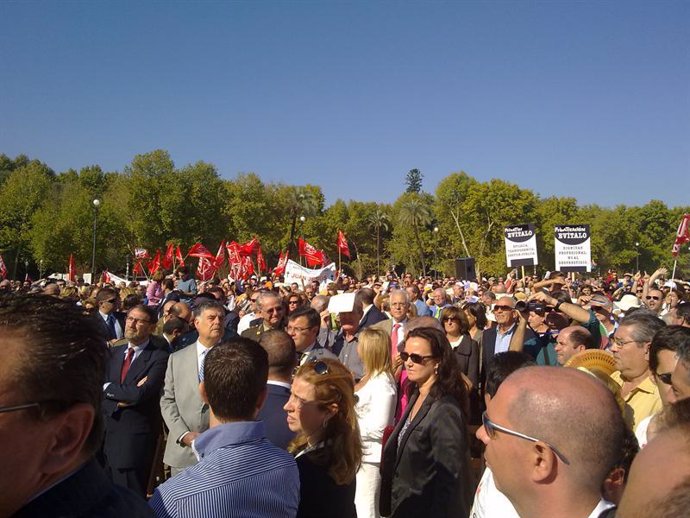 Imagen protestas en la inauguración de la Plaza de España