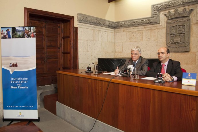 CANARIAS   
      Se adjuntan imágenes del presidente del Cabildo, José Miguel P