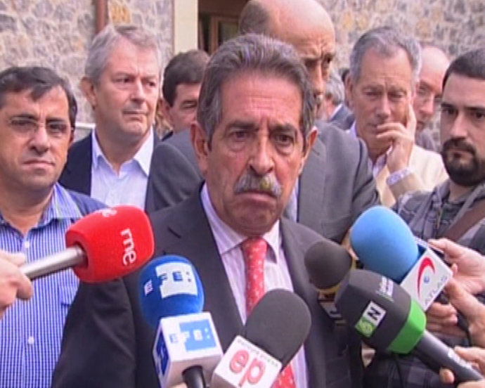 Revilla defiende a su mujer